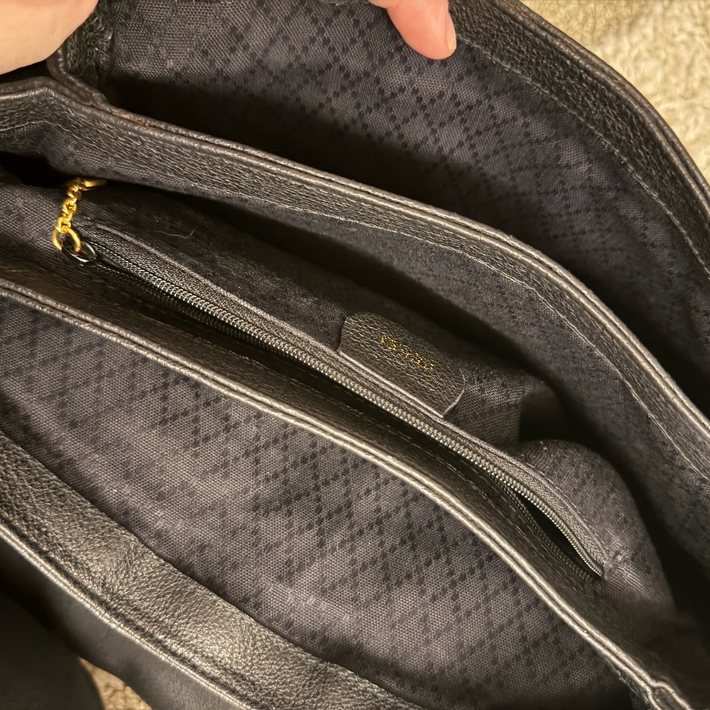 Gucci Vintage Black Shoulder Bag with Gold Detail - Picture 6 of 8